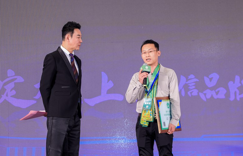 榮獲“2024紅木整裝定制熱門(mén)品牌”，國(guó)方家居接受央視主持人采訪(fǎng)（內(nèi)附視頻）