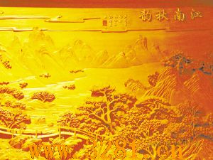 江南秋韻是用紅木雕的一幅畫(huà),主要表現(xiàn)江南秋色