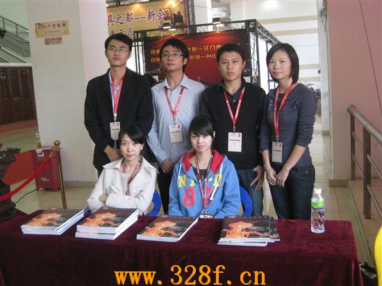 我站參展工作人員宣傳合影