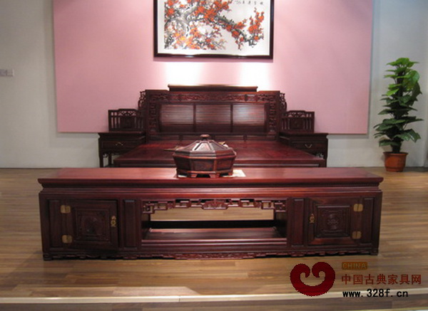 中信紅木《龍傳福地床》榮獲中國工藝美術(shù)精品獎金獎