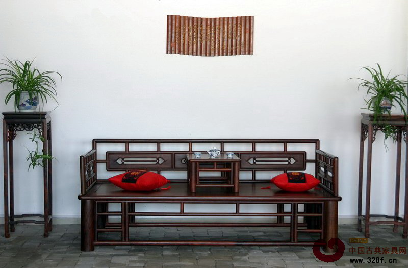 憑祥充分發(fā)揮區(qū)位優(yōu)勢做大做強(qiáng)紅木產(chǎn)業(yè)