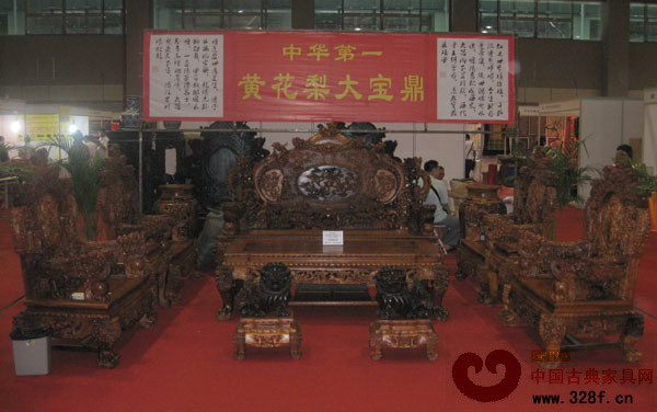 天價(jià)“中華第一黃花梨大寶鼎”驚現(xiàn)廣州