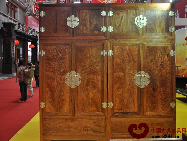 鴻紳堂：“刺猬紫檀”別具一格