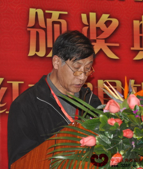 胡德生-故宮博物院研究員,國家文物鑒定委員會委員,古典紅木家具專家