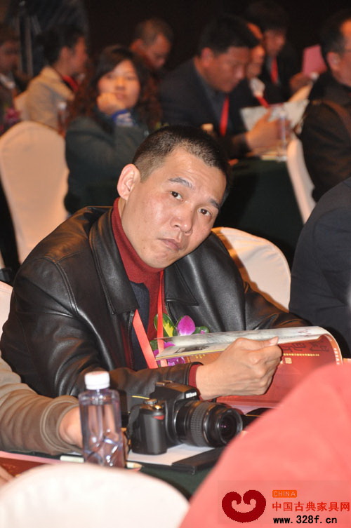 波記古典家具總經(jīng)理伍建波