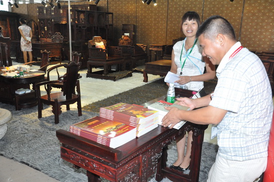 中國古典家具網(wǎng)參加名家具展攝影