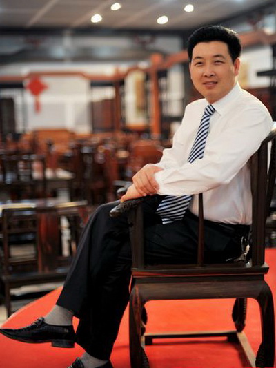 東陽(yáng)市旭東紅木有限公司董事長(zhǎng)李曉東