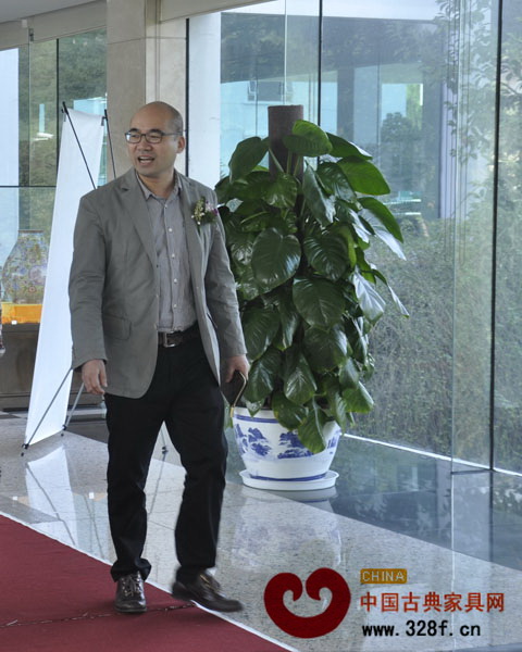 東陽(yáng)蘇陽(yáng)紅紅木營(yíng)銷總監(jiān)盧嘉林