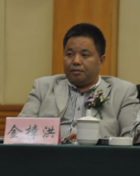 浙江年年紅家具富典事業(yè)部總經(jīng)理金樟洪