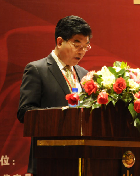 張祝林 深圳市寶安區(qū)紅木家具行業(yè)協(xié)會(huì)會(huì)長(zhǎng),深發(fā)紅木家具董事長(zhǎng)