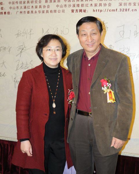 曹靜樓與中山市沙溪鎮(zhèn)副鎮(zhèn)長梁冬曉