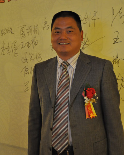 東陽中信紅木董事長李忠信