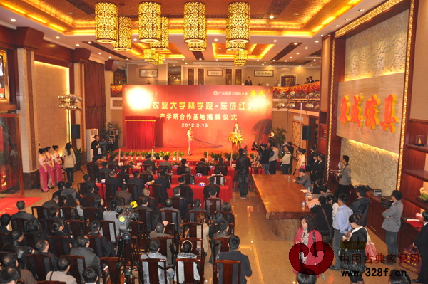 校企再聯(lián)盟 東成紅木產(chǎn)學(xué)研合作基地落成