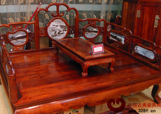 東陽木雕城致力于打造中國最大的木雕紅木家具集散地