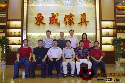 廣東省文化廳領(lǐng)導(dǎo)蒞臨東成紅木指導(dǎo)工作