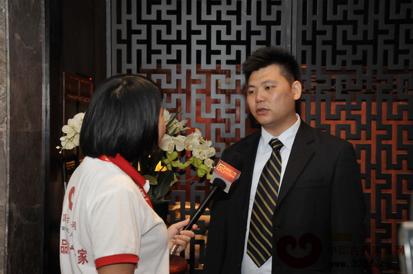 東莞國壽紅木營銷總監(jiān)王耀佳在2012中式（紅木）家具領袖峰會結束后接受中國古典家具網記者采訪