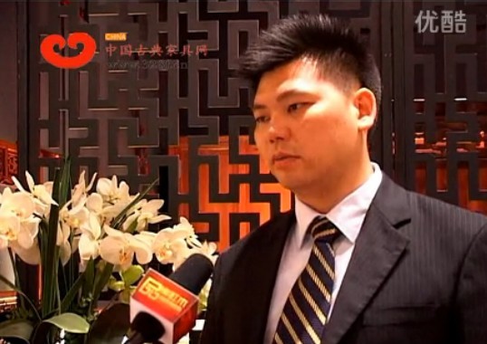東莞國壽紅木營銷總監(jiān)王耀佳在2012中式（紅木）家具領袖峰會結束后接受中國古典家具網記者采訪