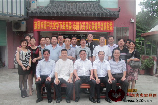 浙江東陽(yáng)同鄉(xiāng)會(huì)參觀(guān)走訪(fǎng)深圳萬(wàn)盛宇紅木