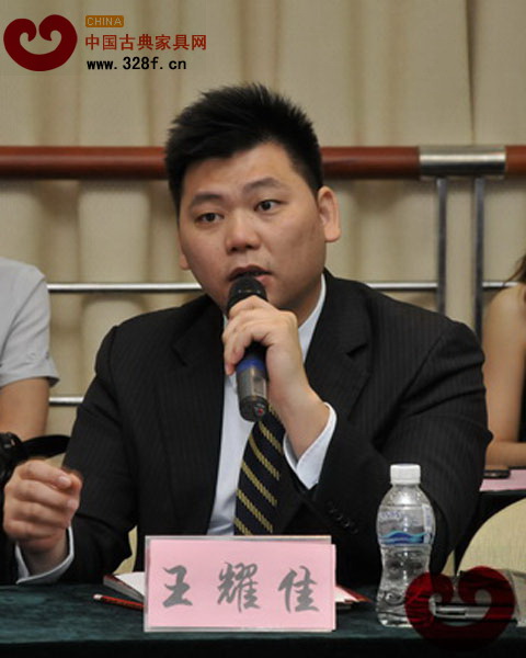 東莞國壽紅木營銷總監(jiān)王耀佳：現(xiàn)在的紅木展是一種“嘉年華”