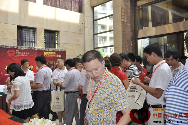 《品牌紅木》參加第四屆（東陽(yáng)）全國(guó)紅木家具經(jīng)銷商大會(huì)