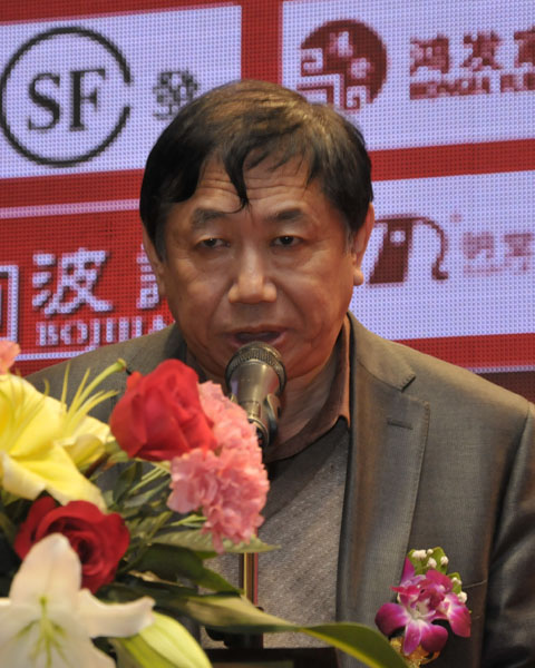 全國(guó)工商聯(lián)民間文物藝術(shù)品商會(huì)會(huì)長(zhǎng)、中國(guó)傳統(tǒng)家具研究會(huì)會(huì)長(zhǎng)宋建文