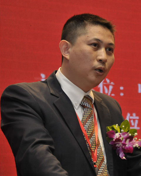 中山市家具商會會長、中山紅古軒家具總經(jīng)理吳赤宇