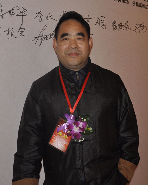 中山鴻庭軒紅木家具董事長陳戴青