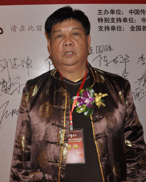 廣東臺(tái)山國(guó)勝紅木董事長(zhǎng)伍國(guó)勝