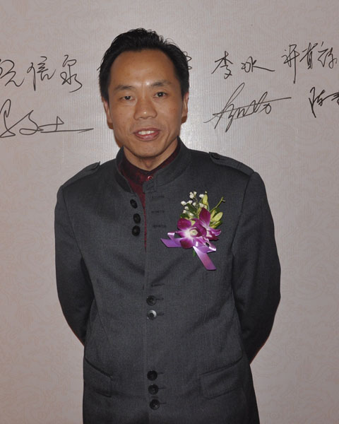 新會源天福紅木董事長劉飛兵