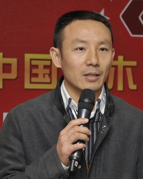 揚州深發(fā)紅木銷售中心總經理董元生