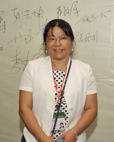 東莞名家具俱樂部秘書長方慧