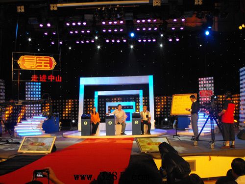 三鄉(xiāng)古典家具文化節(jié)中央二臺(tái)尋寶節(jié)目照片