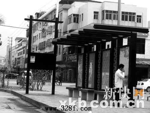 候車亭烙上產業(yè)文化印