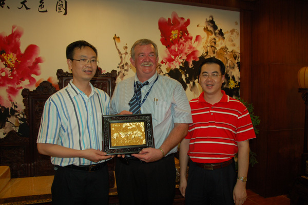 加拿大本拿比市市長訪問隆都博覽中心(圖)