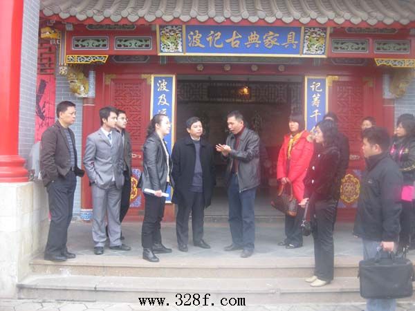 中山市副市長(zhǎng)等領(lǐng)導(dǎo)參觀隆都紅木家具博覽中心