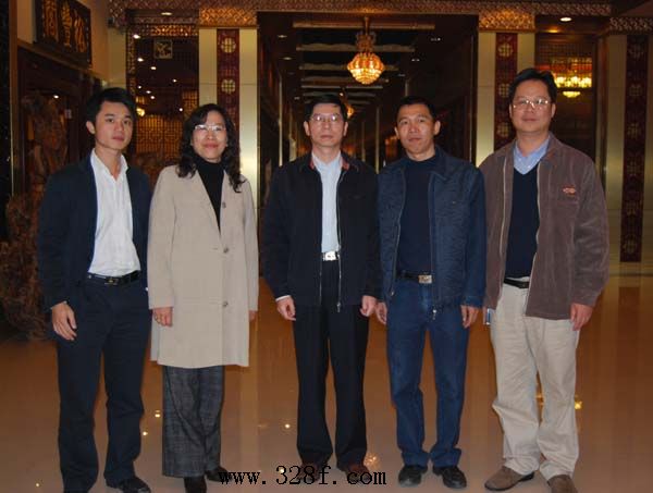 中山市經(jīng)貿(mào)局領(lǐng)導(dǎo)考察沙溪世紀(jì)紅木樓