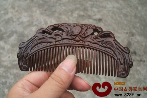 常用烏木梳，促養(yǎng)生