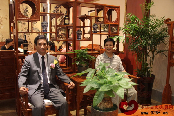 東成紅木“新古典”震撼國(guó)際名家具展