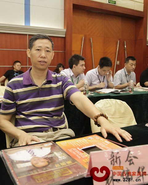 新會古典家具行業(yè)協(xié)會副會長林偉華