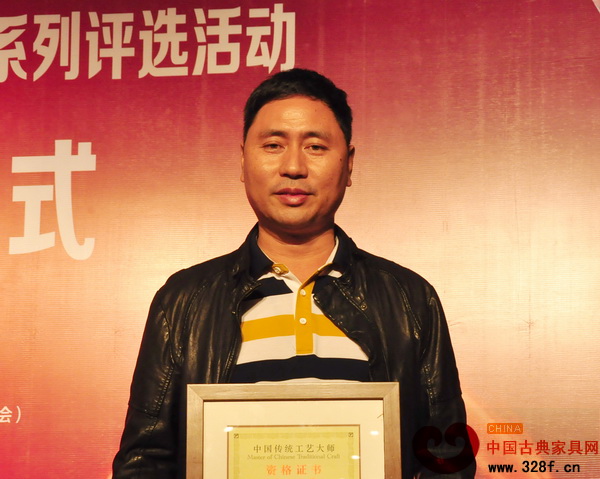 大涌紅木家具雕刻技藝傳承人李仲良獲得“中國傳統(tǒng)工藝大師”資格認(rèn)定 大涌紅木家具雕刻技藝傳承人李仲良獲得“中國傳統(tǒng)工藝大師”資格認(rèn)定