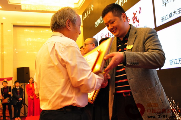 志成紅木亮相人民大會堂，獲“最受歡迎十大品牌”