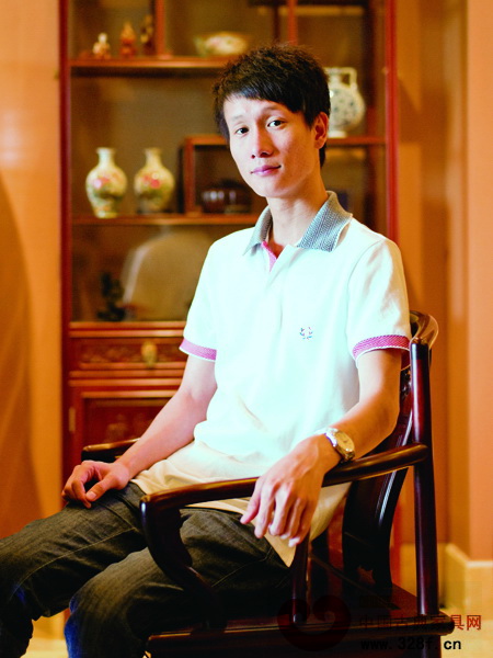 中山市區(qū)氏家具有限公司（區(qū)氏臻品）總經(jīng)理區(qū)錦澤