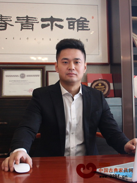 東陽(yáng)市蘇陽(yáng)紅紅木家具有限公司總經(jīng)理吳春飛