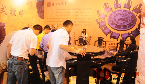 振宇紅木《十二生肖圓臺》亮相杭州博覽會榮獲大獎