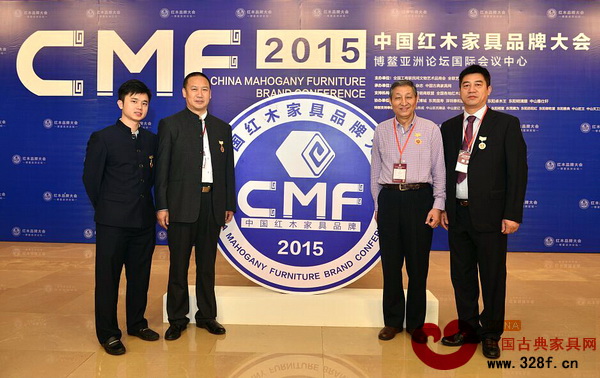 新明紅木張新民榮獲“中國(guó)紅木家具行業(yè)貢獻(xiàn)終身成就獎(jiǎng)”