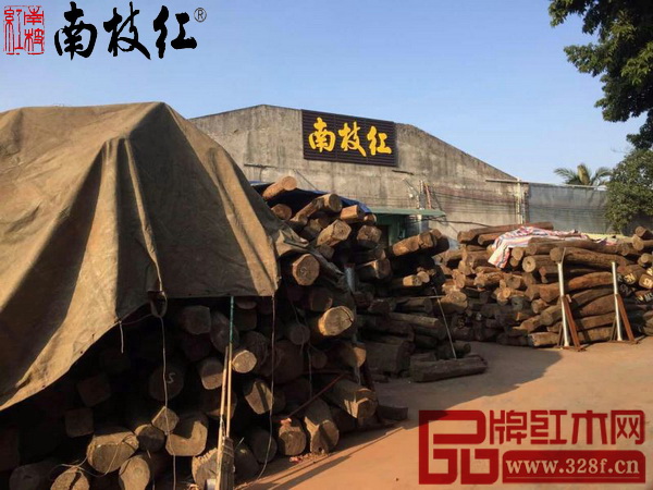 走進(jìn)工廠，了解最真實(shí)的南枝紅紅木