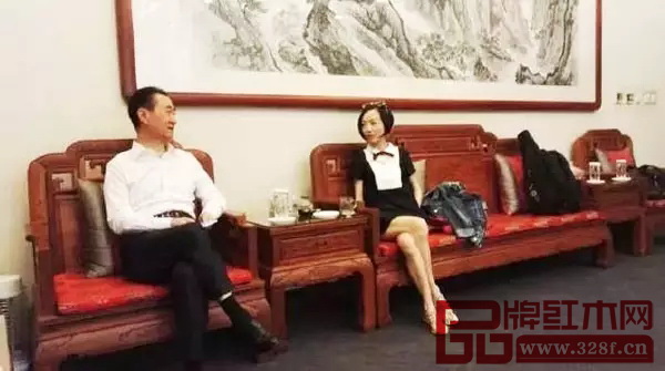 5月27日,在亞洲首富王健林直播處女秀上,紅木家具同臺亮相 5月27日,在亞洲首富王健林直播處女秀上,紅木家具同臺亮相