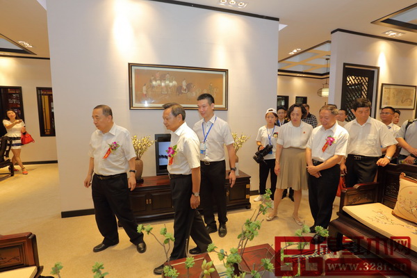 永華紅木：京城首戰(zhàn)，客戶是“導(dǎo)購員”