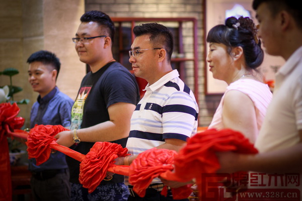 東莞名家具展前夕  國(guó)壽紅木世外桃源忙開(kāi)店