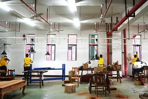 區(qū)氏臻品安全規(guī)范化生產(chǎn)打造現(xiàn)代紅木企業(yè)